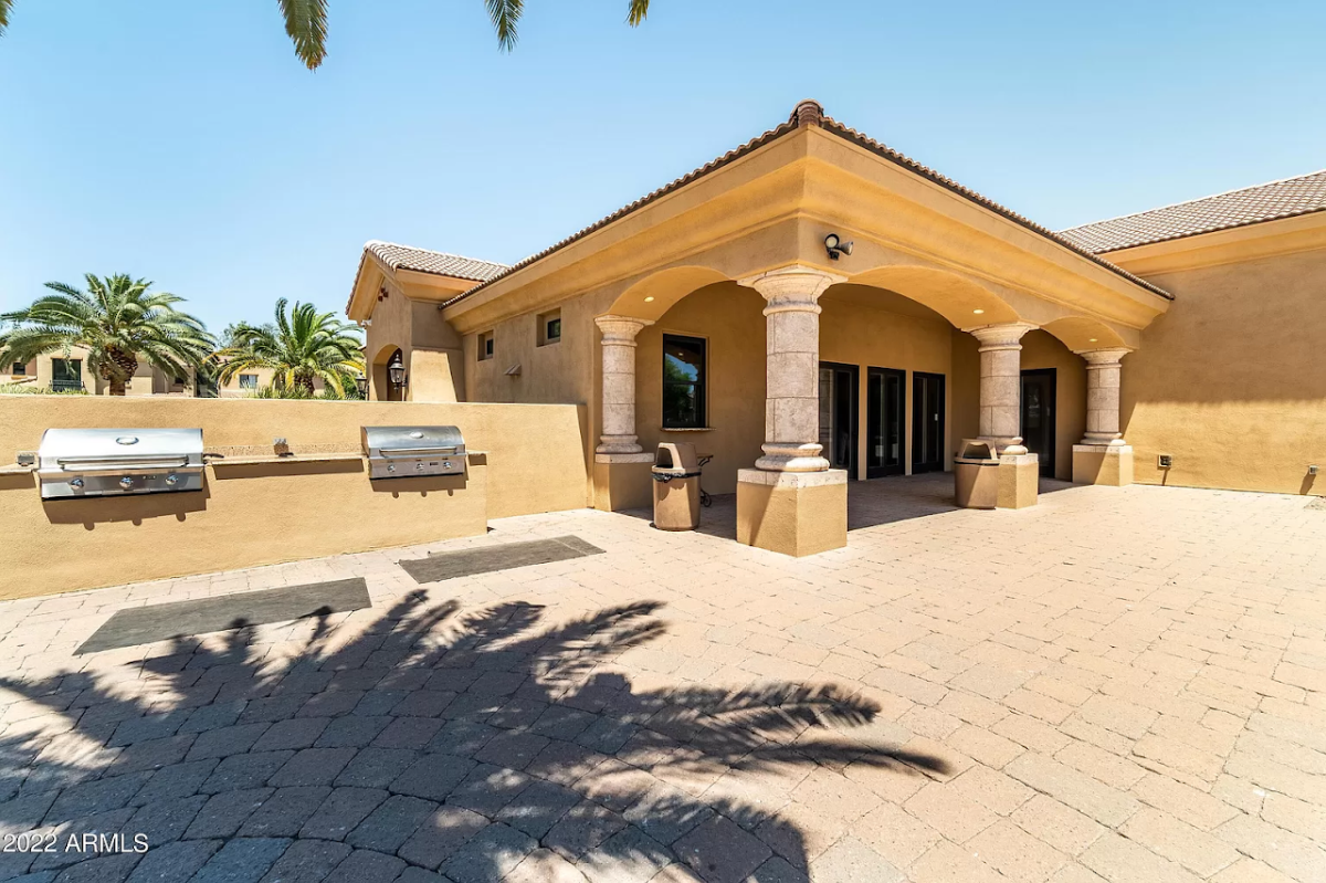 Peaceful, Fully Furnished Townhome with Plenty of Space & Great Amenities - Photo 4