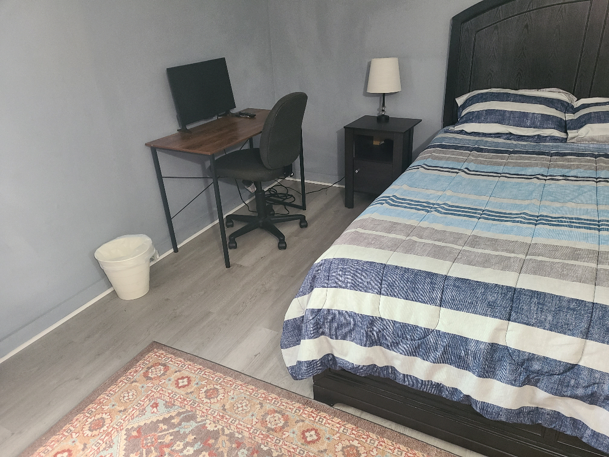 Quiet and Clean Home Away From Home - Photo 3