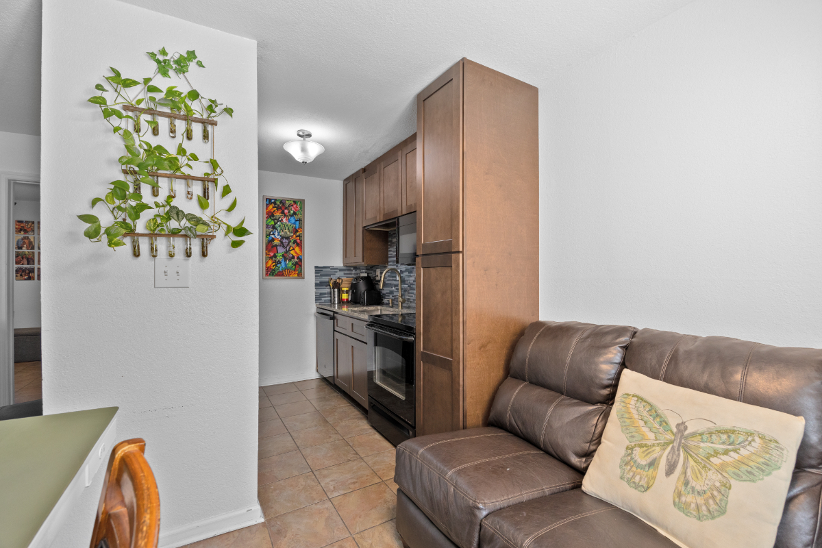 Cozy SoDo Condo with Plants (7 month minimum) - Photo 5