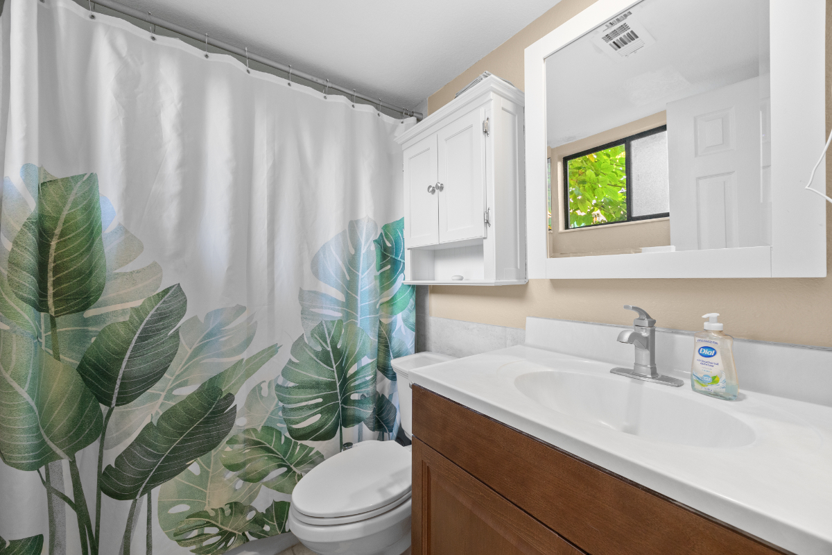 Cozy SoDo Condo with Plants (7 month minimum) - Photo 7