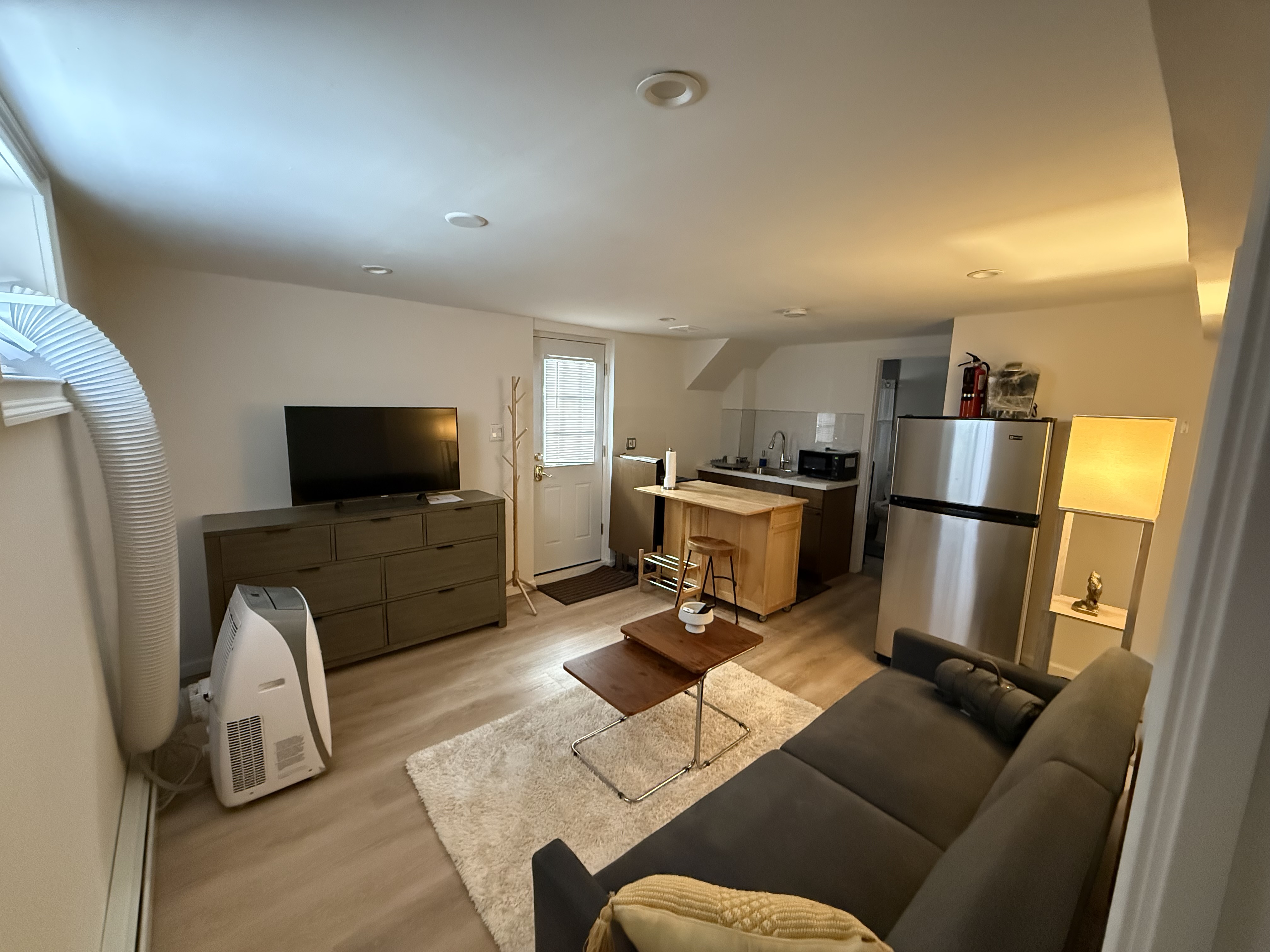 Basement apartment for rent - Photo 2