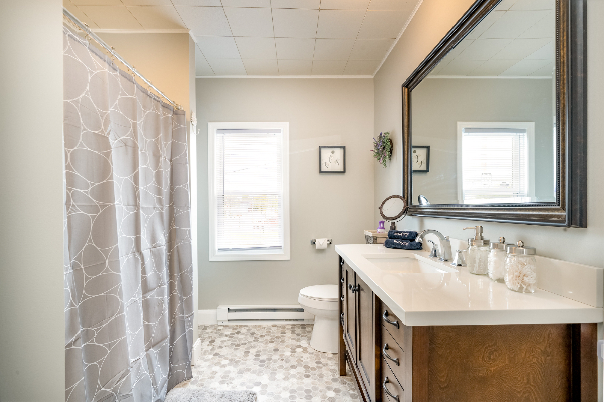 3BR Apartment in Downtown Fairport Walk to Shops and Restaurants - Photo 4