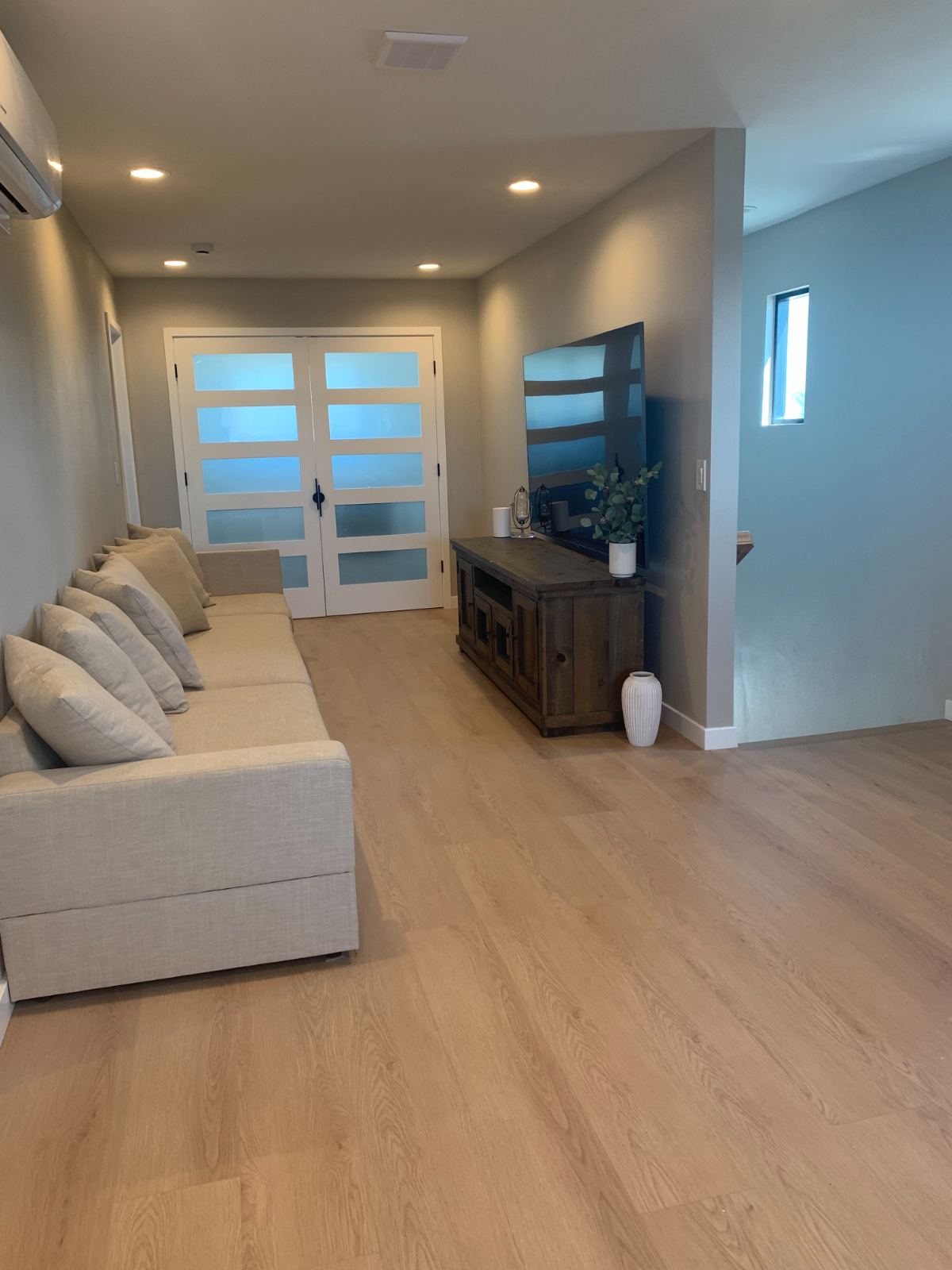 Relaxing Suite with Walk-in Closet, Private Bath - Photo 3