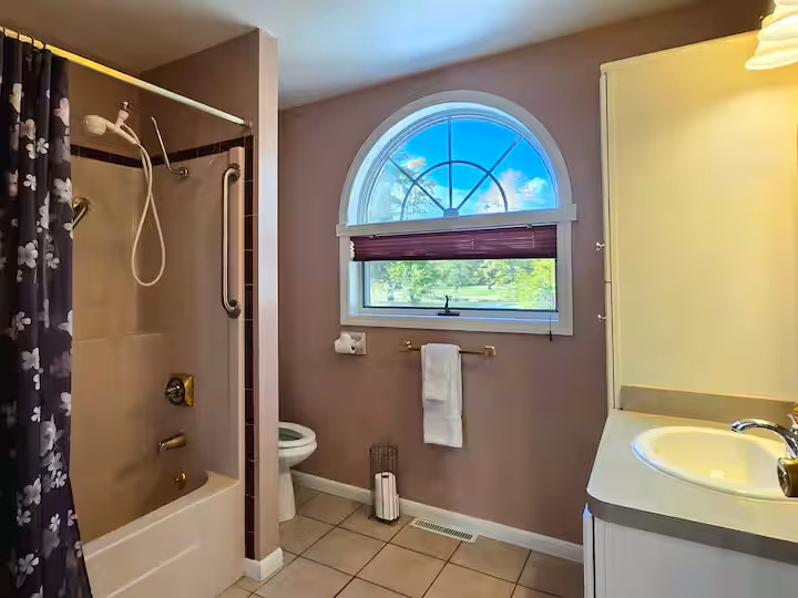 Quiet and Cozy Fully Furnished 1BR - Photo 7