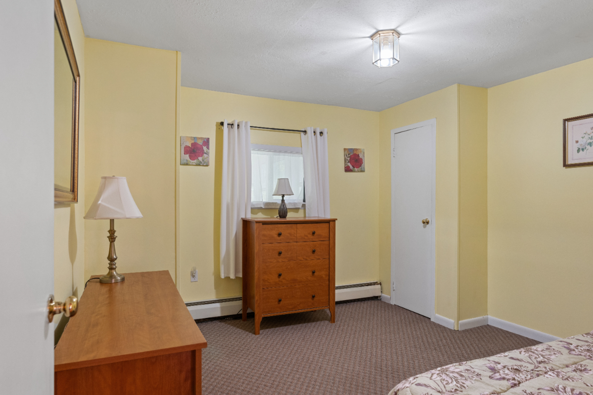 Beautiful Country House Only Minutes Away - Photo 5