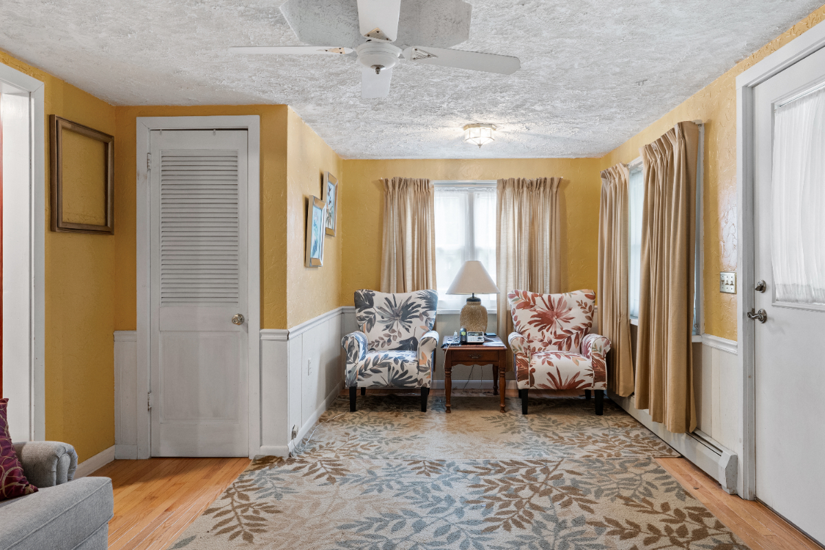 Beautiful Country House Only Minutes Away - Photo 8