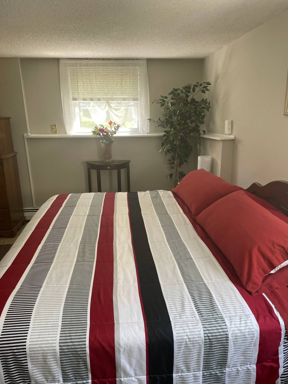 King Room Fast WiFi-All Utilities Included - Photo 8