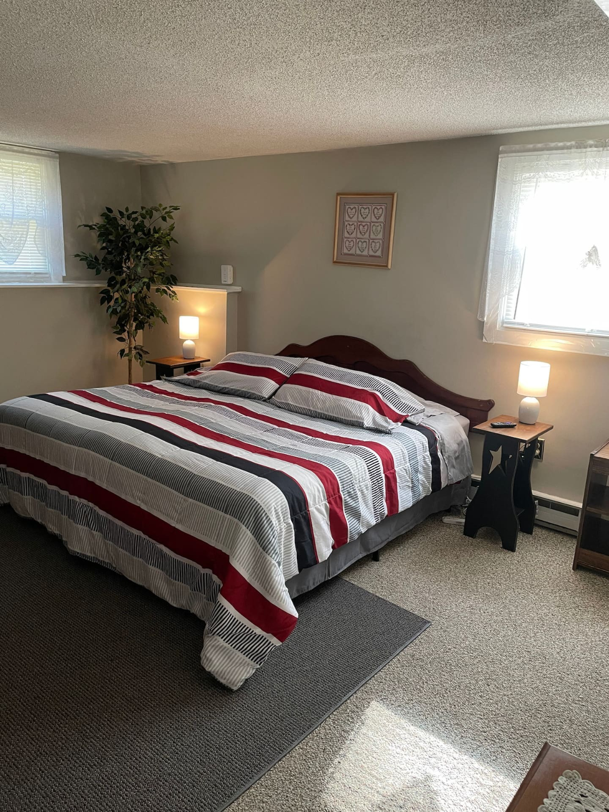 King Room Fast WiFi-All Utilities Included - Photo 9