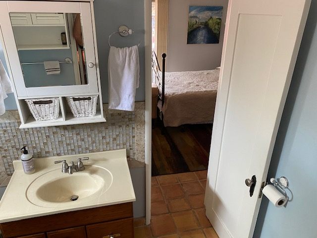 Historic Mid-town 2 bedroom  house 1800/mo all utilities included - Photo 5