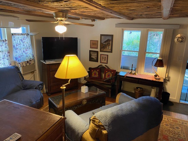 Historic Mid-town 2 bedroom  house 1800/mo all utilities included - Photo 9