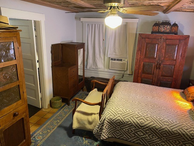 Historic Mid-town 2 bedroom  house 1800/mo all utilities included - Photo 10