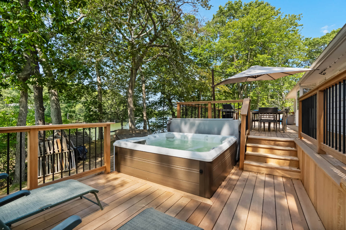 Waterfront Hot Tub Retreat w Kayaks | Kayak Point - Photo 12