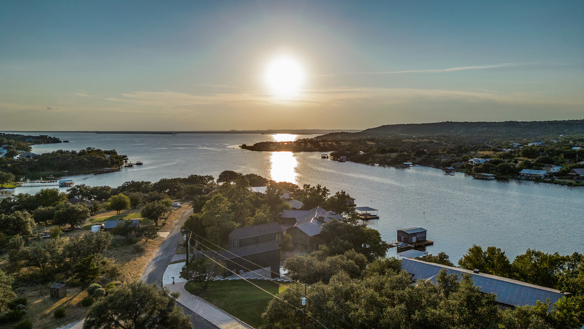 Lakefront Modern Farmhouse W/Heated Pool, Unreal Views. - Photo 9