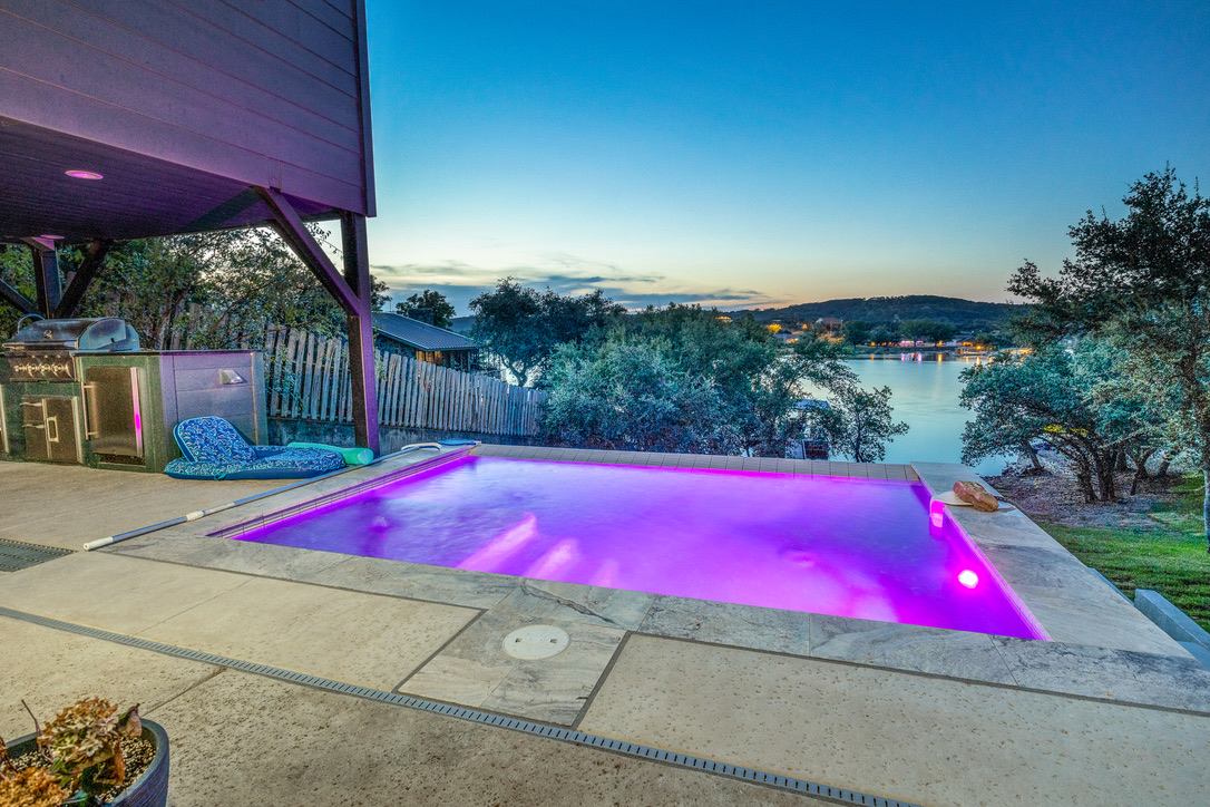 Lakefront Modern Farmhouse W/Heated Pool, Unreal Views. - Photo 1