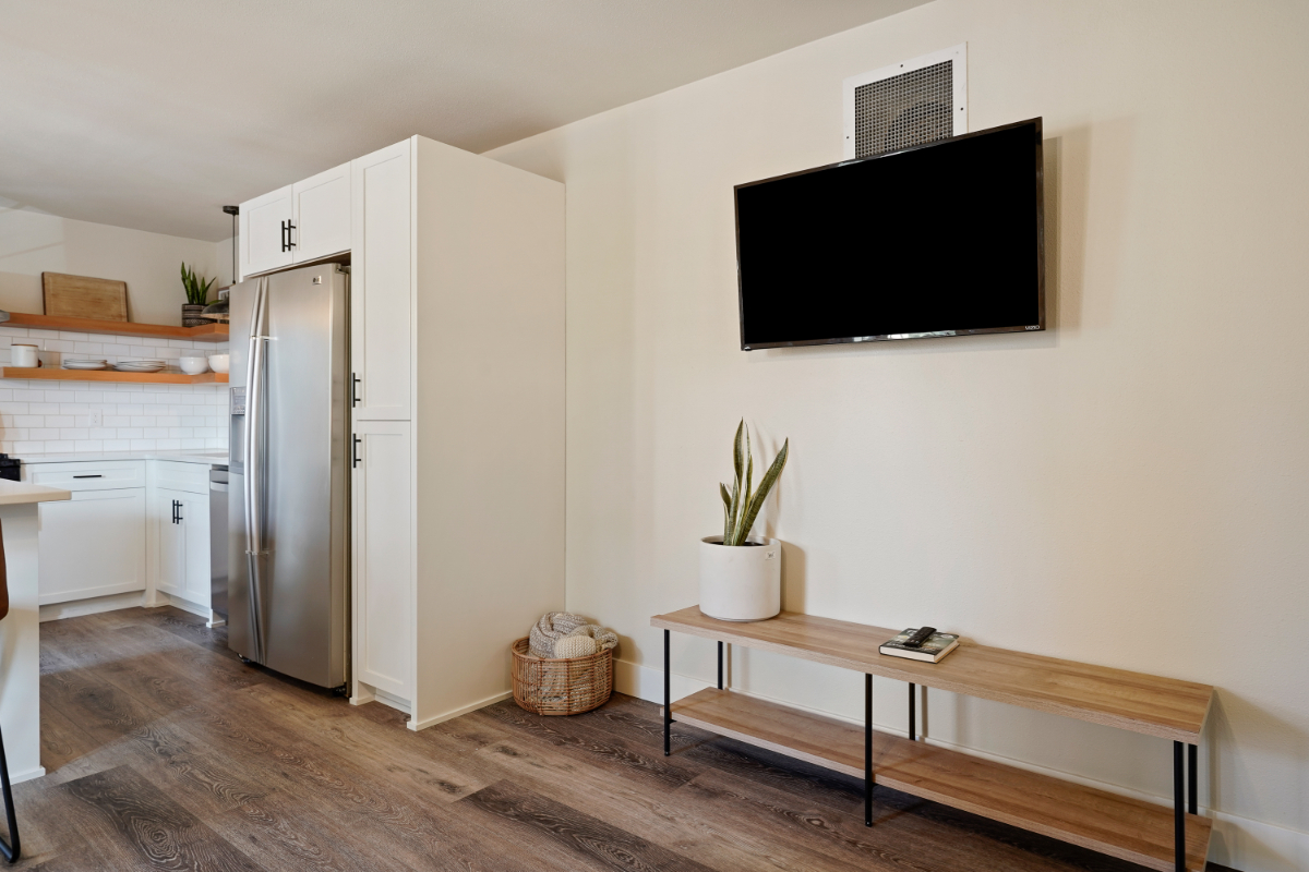New West-Side Private Suite - Photo 3