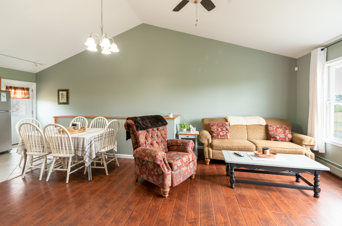 Cozy Country Setting - Photo 7