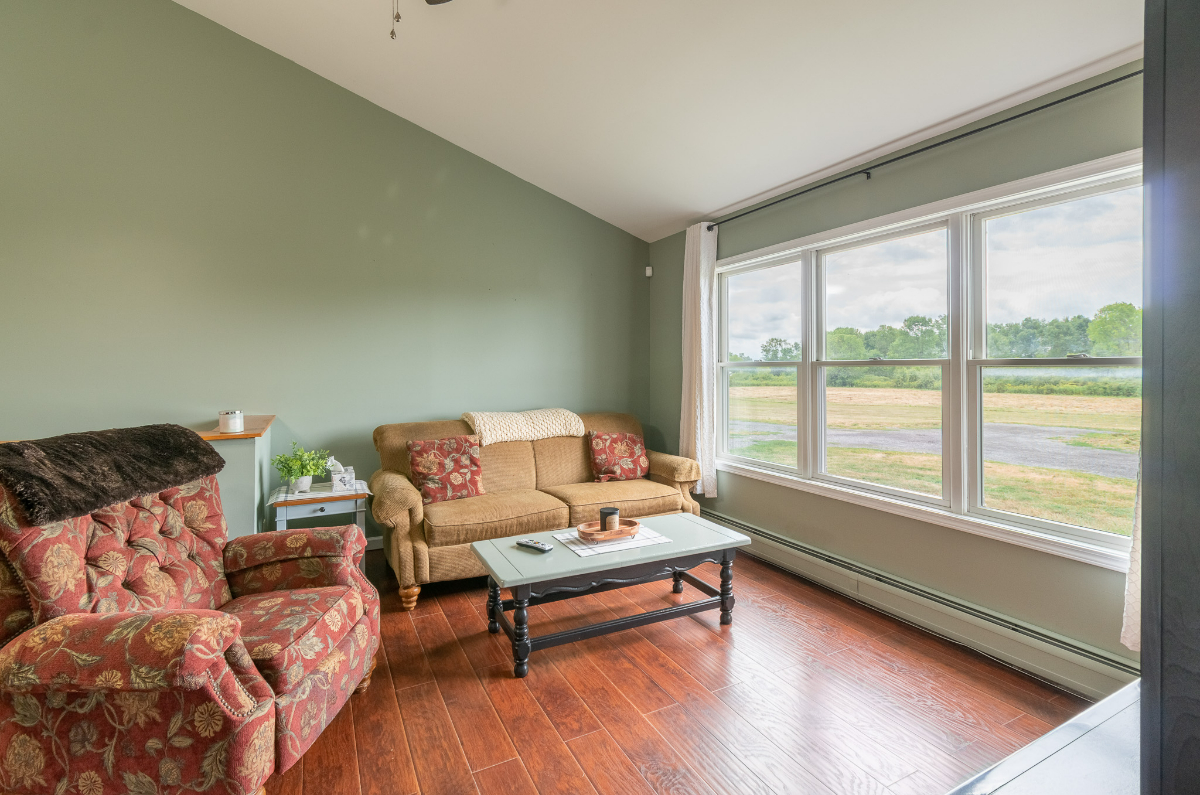 Cozy Country Setting - Photo 9