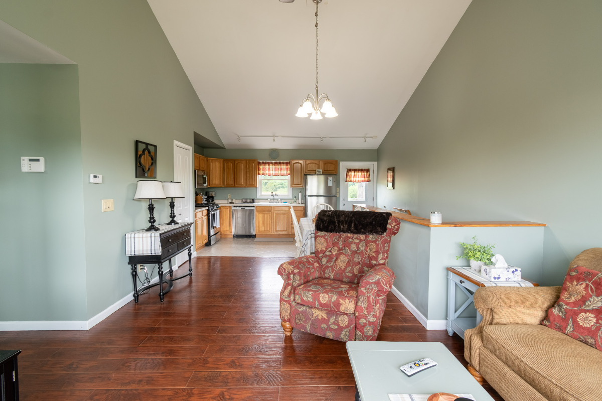 Cozy Country Setting - Photo 10