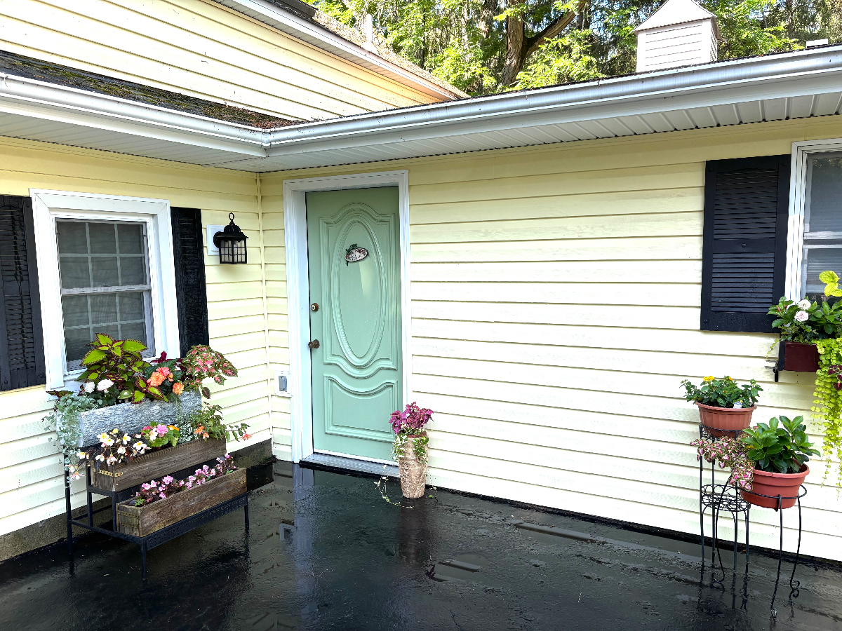 Quiet Attached Apartment on convenient suburban property - Photo 2