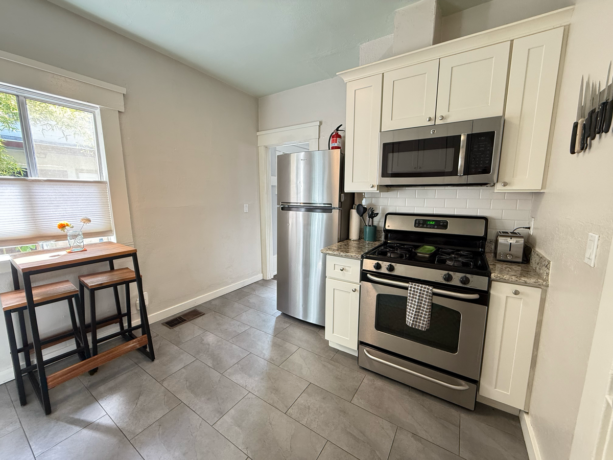 Cozy Craftsman, .08 Mile from UC Davis Med Center - Photo 6