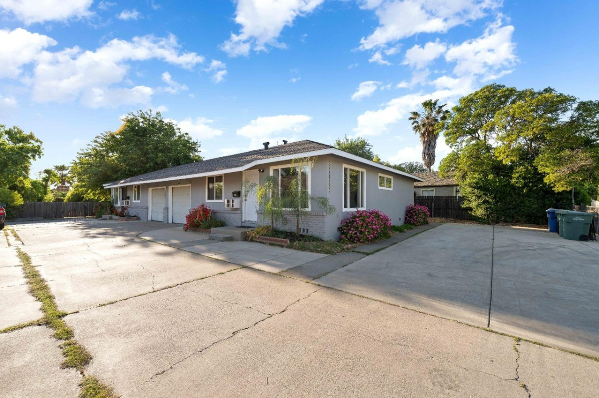 Convenient with everyday access to major employers, schools, and transit routes, duplex each with 2 spacious bedrooms, 1 full... - Photo 2