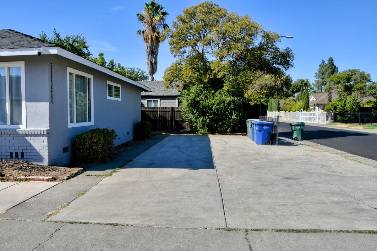Convenient with everyday access to major employers, schools, and transit routes, duplex each with 2 spacious bedrooms, 1 full... - Photo 4