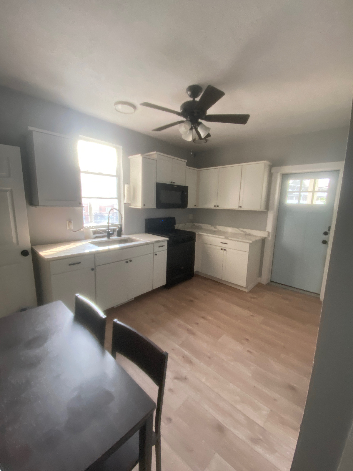Fully Furnished One Bedroom Apartment 304-283-6690 - Photo 10