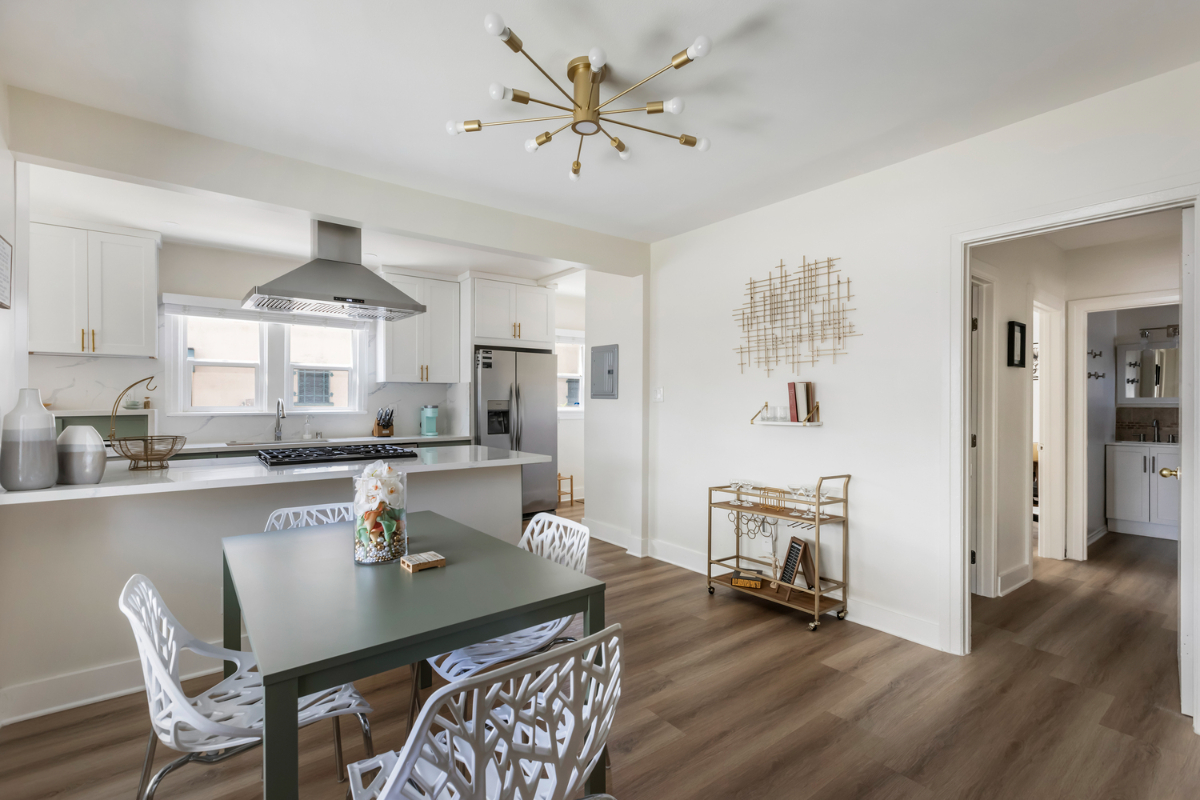 Bright and Modern Mid-City 2 bedroom - Photo 3