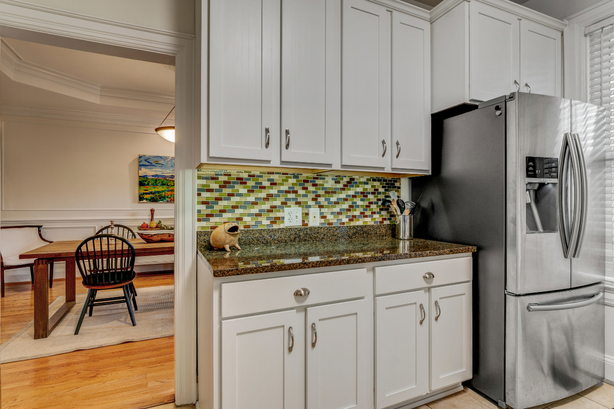 Beautiful, Super convenient to downtown DC, Calm, serene 3 bedroom, 2.5 bath Home - Photo 9