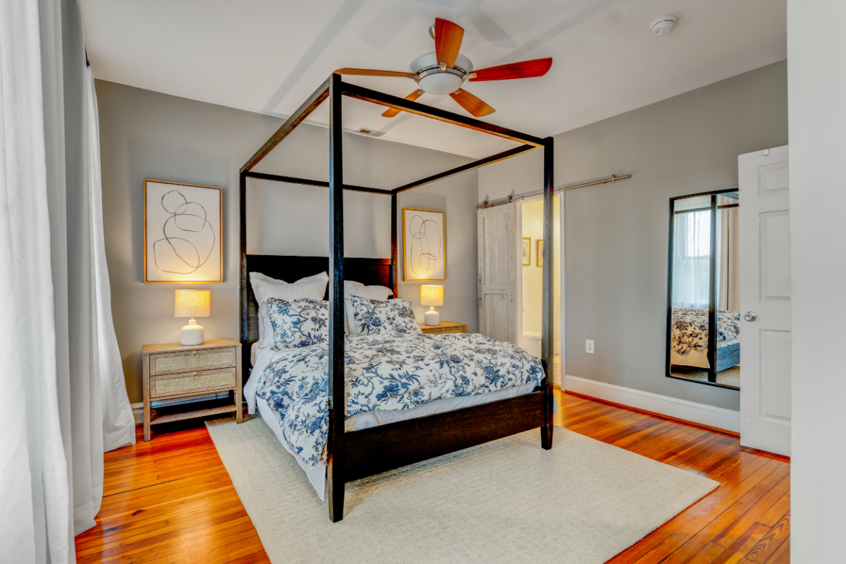 Beautiful, Super convenient to downtown DC, Calm, serene 3 bedroom, 2.5 bath Home - Photo 12