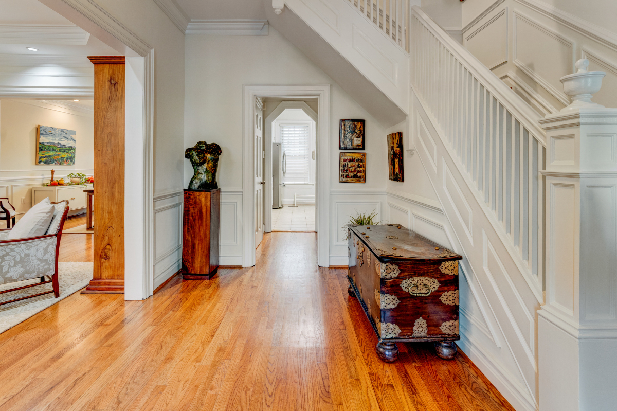 Beautiful, Super convenient to downtown DC, Calm, serene 3 bedroom, 2.5 bath Home - Photo 4