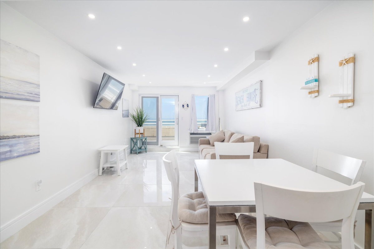 Modern, Spectacular Oceanfront Unit - Photo 3