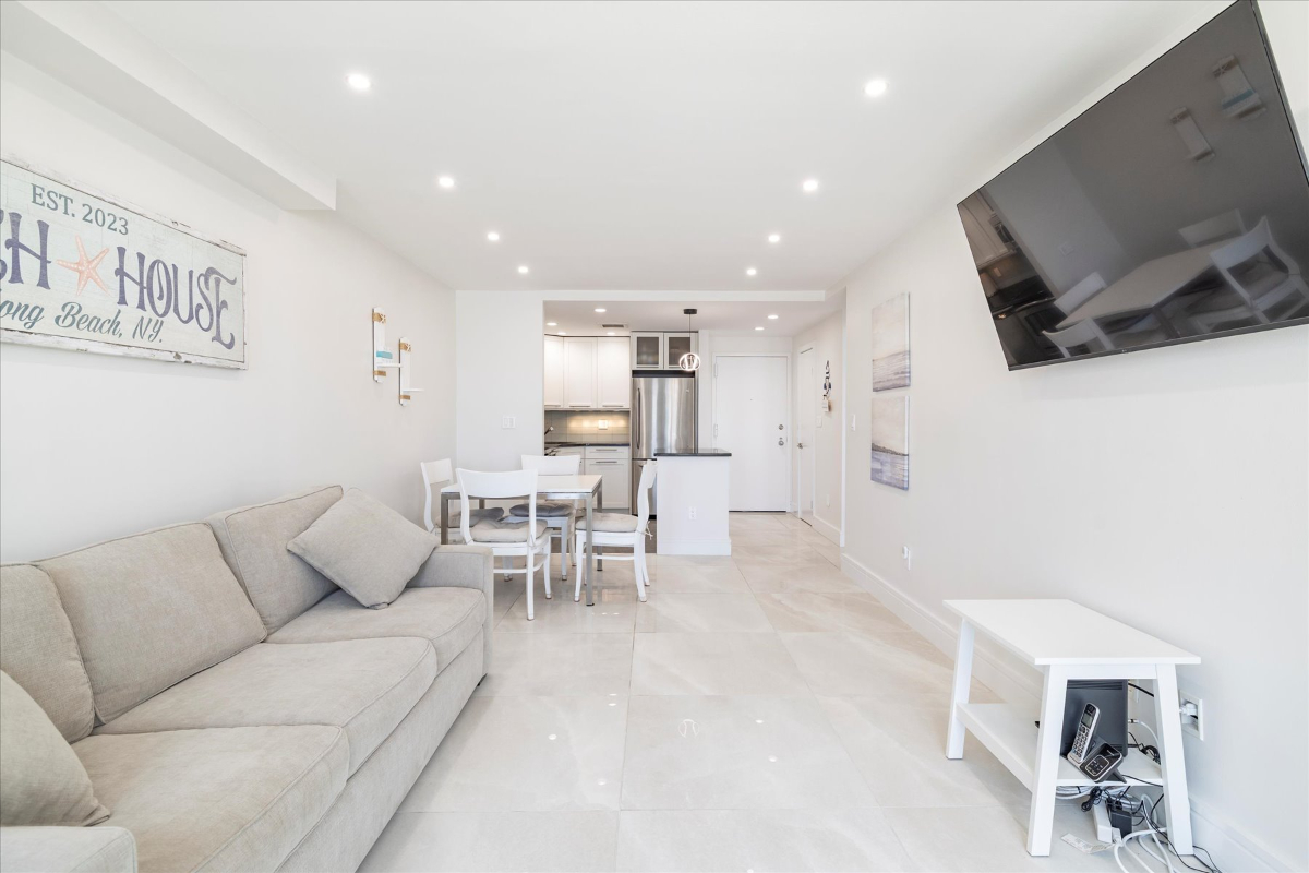 Modern, Spectacular Oceanfront Unit - Photo 4