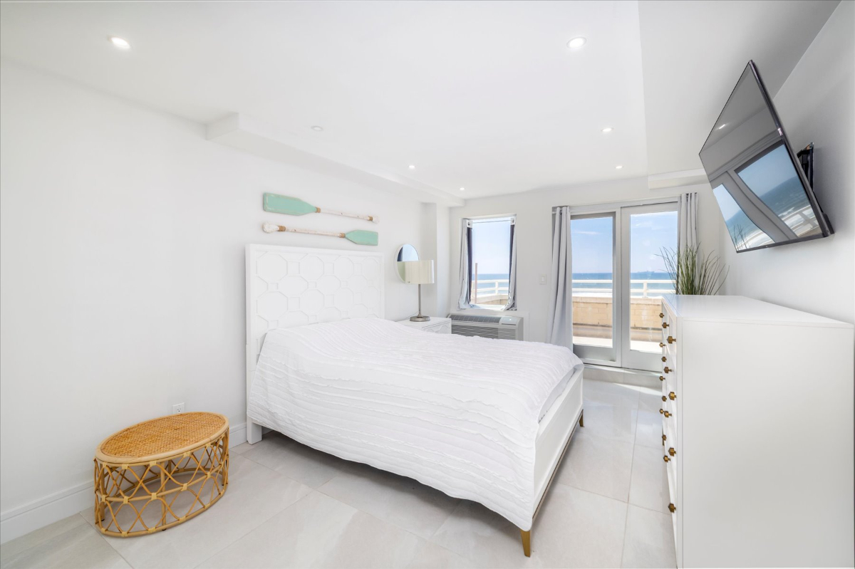 Modern, Spectacular Oceanfront Unit - Photo 5