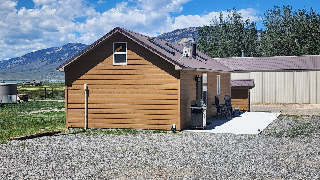 Country Living, in Cody - Photo 2