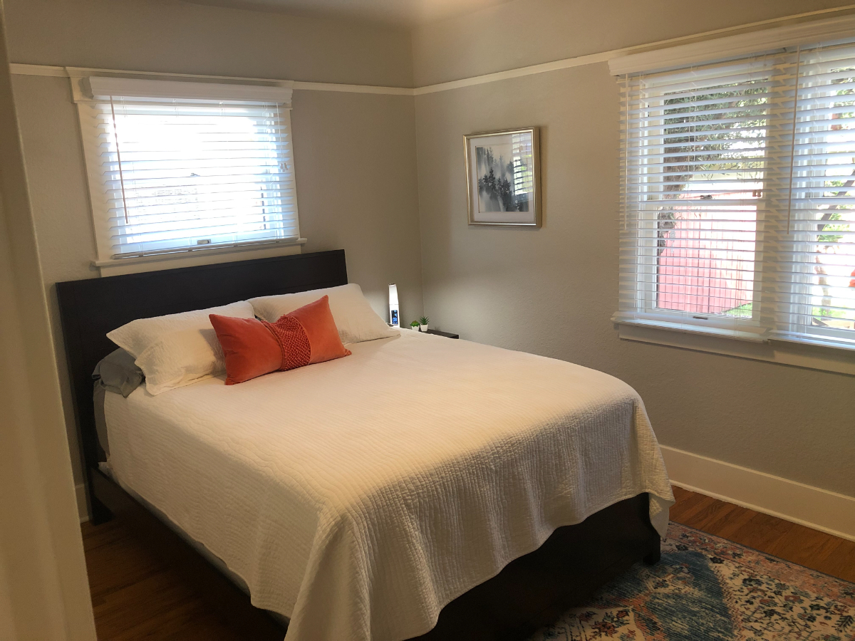 Beautiful Furnished 2 Bed/1 Bath Home in Hillcrest with Fenced Yard - Walking Distance to UCSD (Hillcrest) and Mercy Hospitals - Photo 5