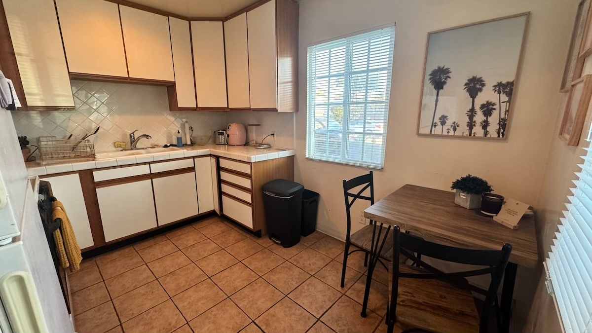 Beach Cottage - 2 Blocks from Ocean, Walk to Food, Store, Shops - Photo 4