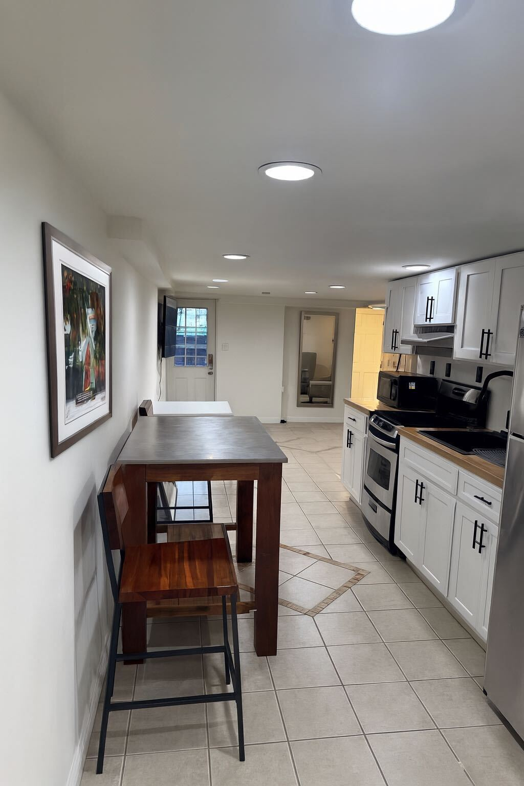 Rare Find 1-Bedroom with Separate Living, Dining & Guest Sleeper. - Photo 3