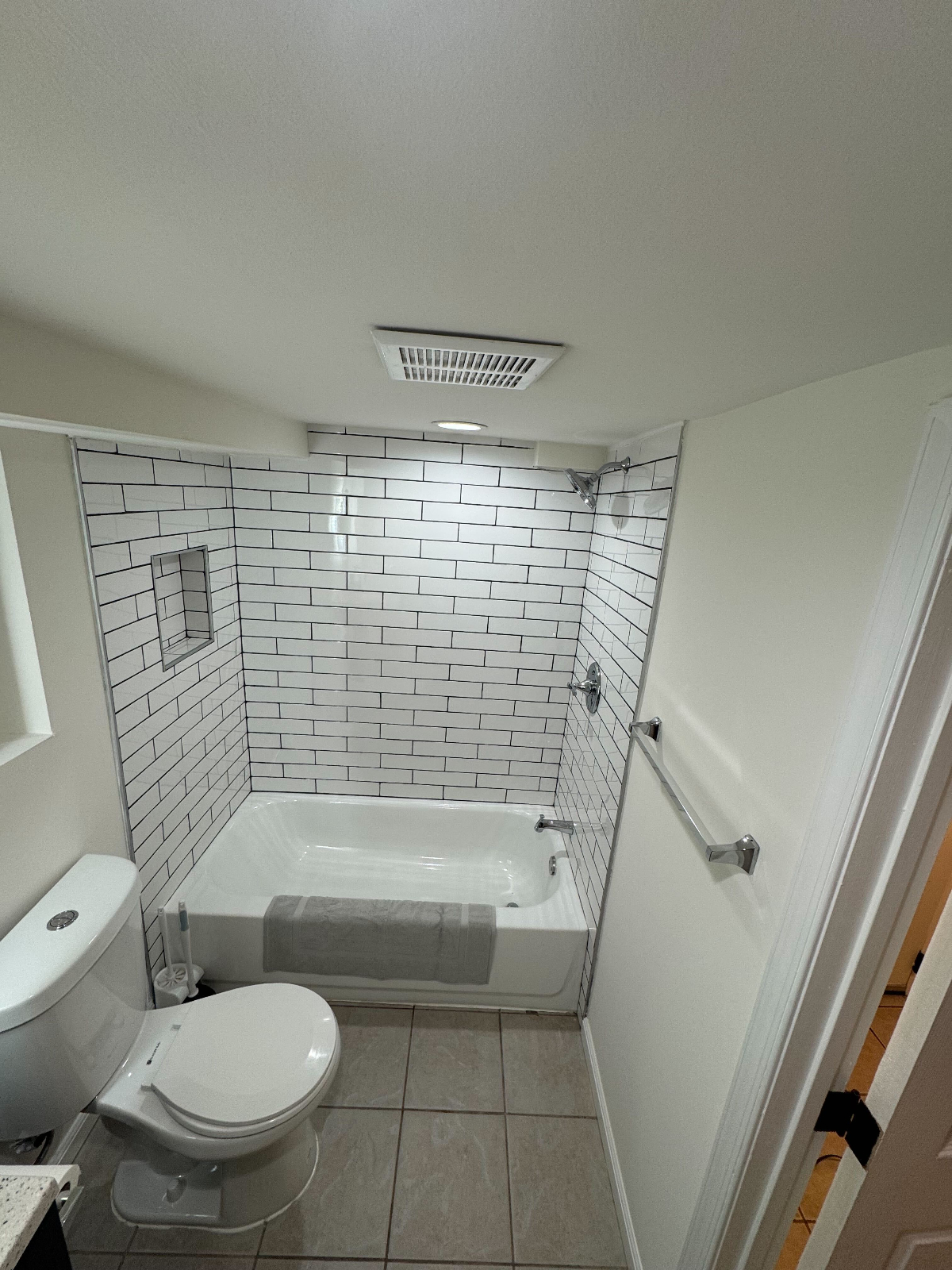 Rare Find 1-Bedroom with Separate Living, Dining & Guest Sleeper. - Photo 10