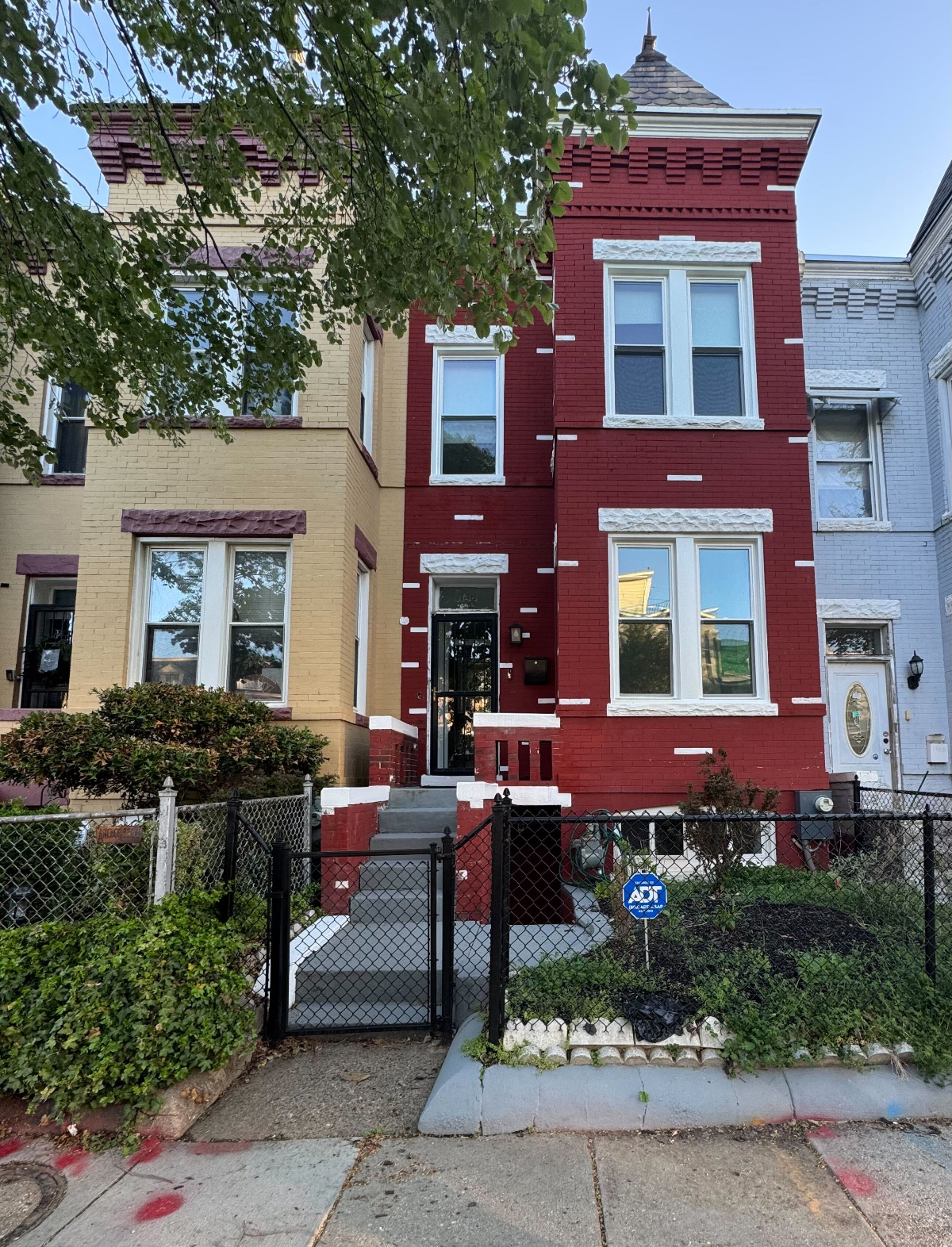 Rare Find 1-Bedroom with Separate Living, Dining & Guest Sleeper. - Photo 1