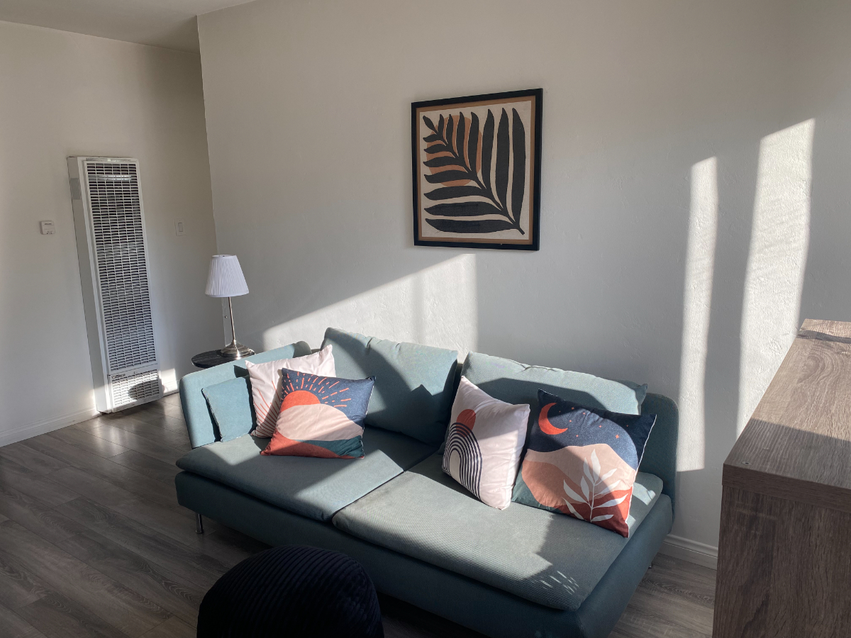 2 BLOCKS FROM BEACH - FULLY FURNISHED & UPDATED - Photo 4