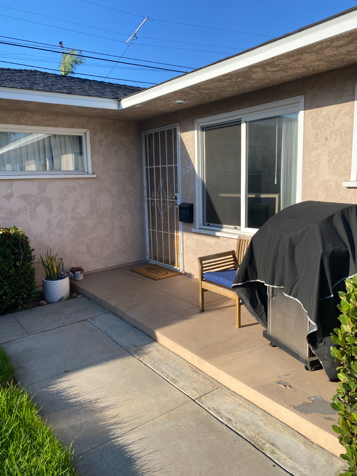 2 BLOCKS FROM BEACH - FULLY FURNISHED & UPDATED - Photo 2