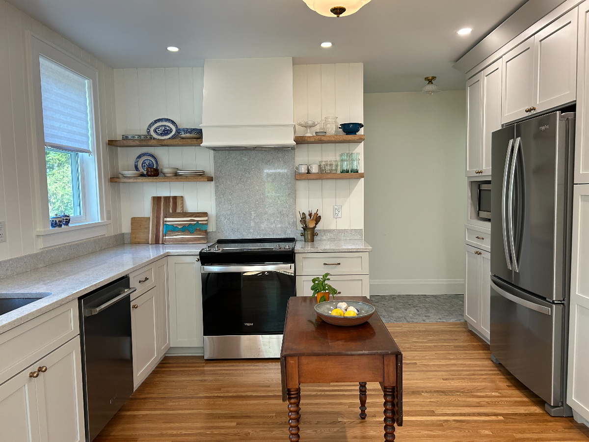 Charming Castle Heights Fully Renovated 1930s Home with 3BR/2.5BA Awaits You - Photo 4
