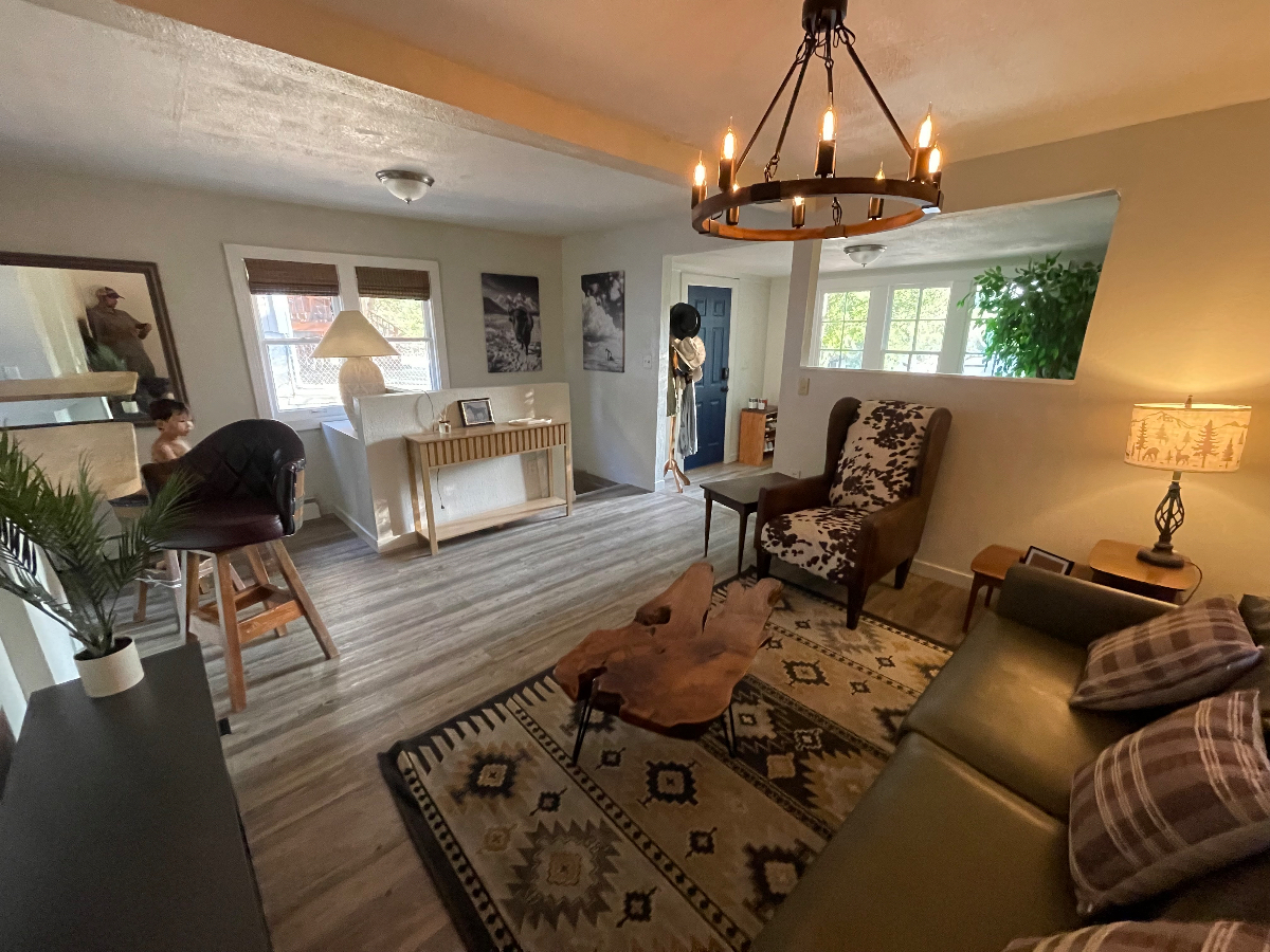 Travel Nurse Ready, 3BR, Garage, Queen Mattresses 2 Blocks to Banner Medical - Photo 1