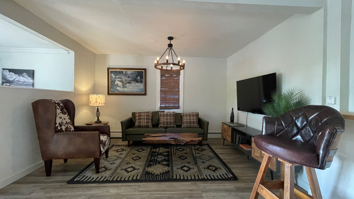 Travel Nurse Ready, 3BR, Garage, Queen Mattresses 2 Blocks to Banner Medical - Photo 2