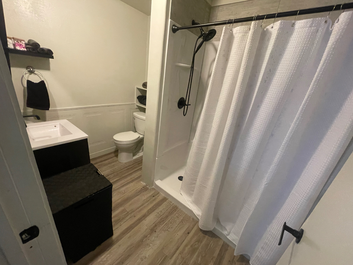 Travel Nurse Ready, 3BR, Garage, Queen Mattresses 2 Blocks to Banner Medical - Photo 4