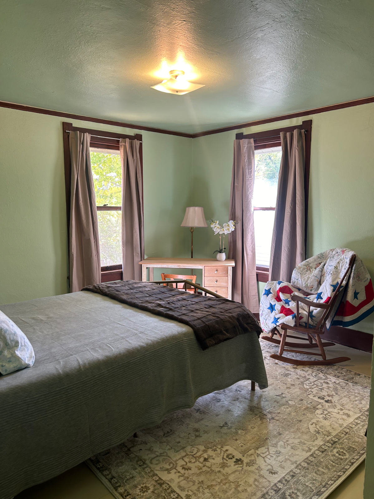 Warm and Welcoming 2B Stay - Photo 3
