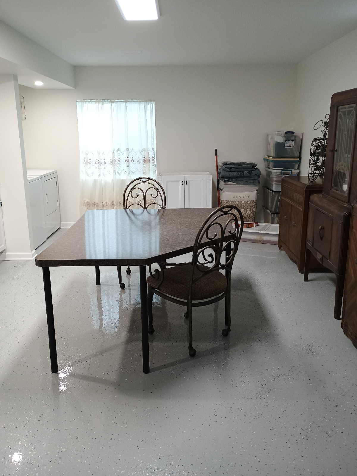 Furnished Studio with Full Kitchen and Private Laundry - Photo 8