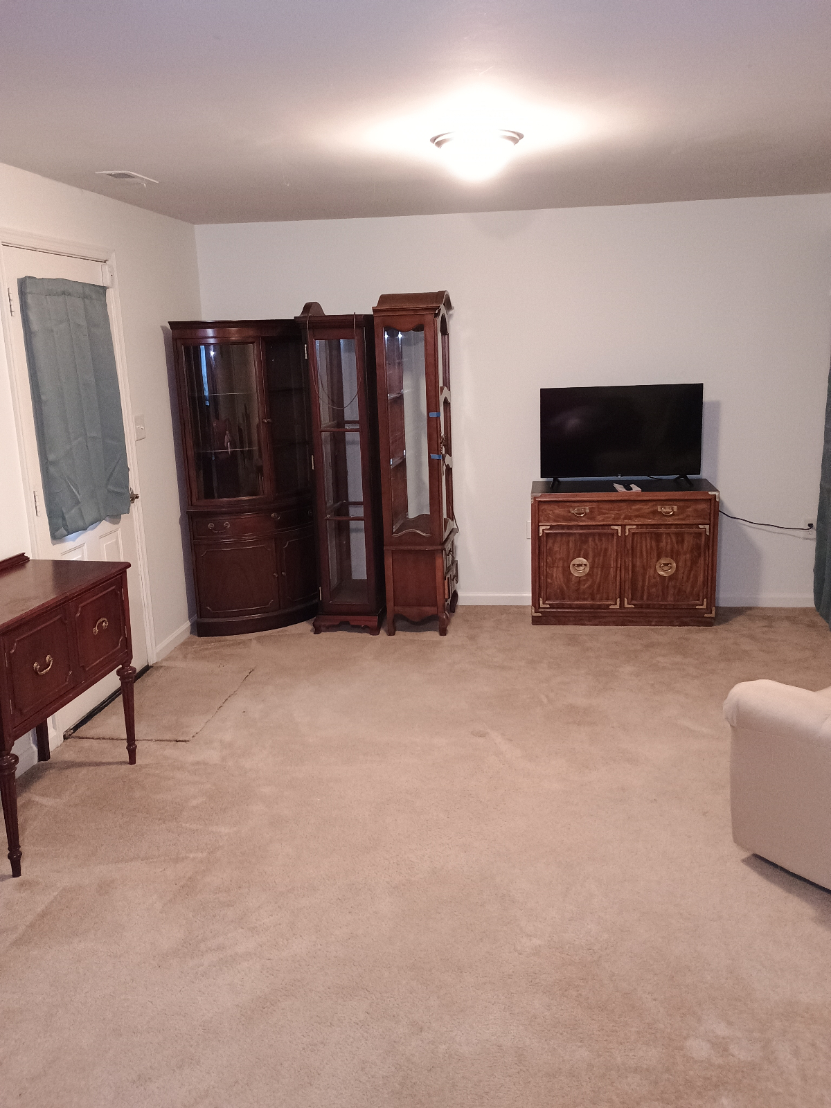 Furnished Studio with Full Kitchen and Private Laundry - Photo 2