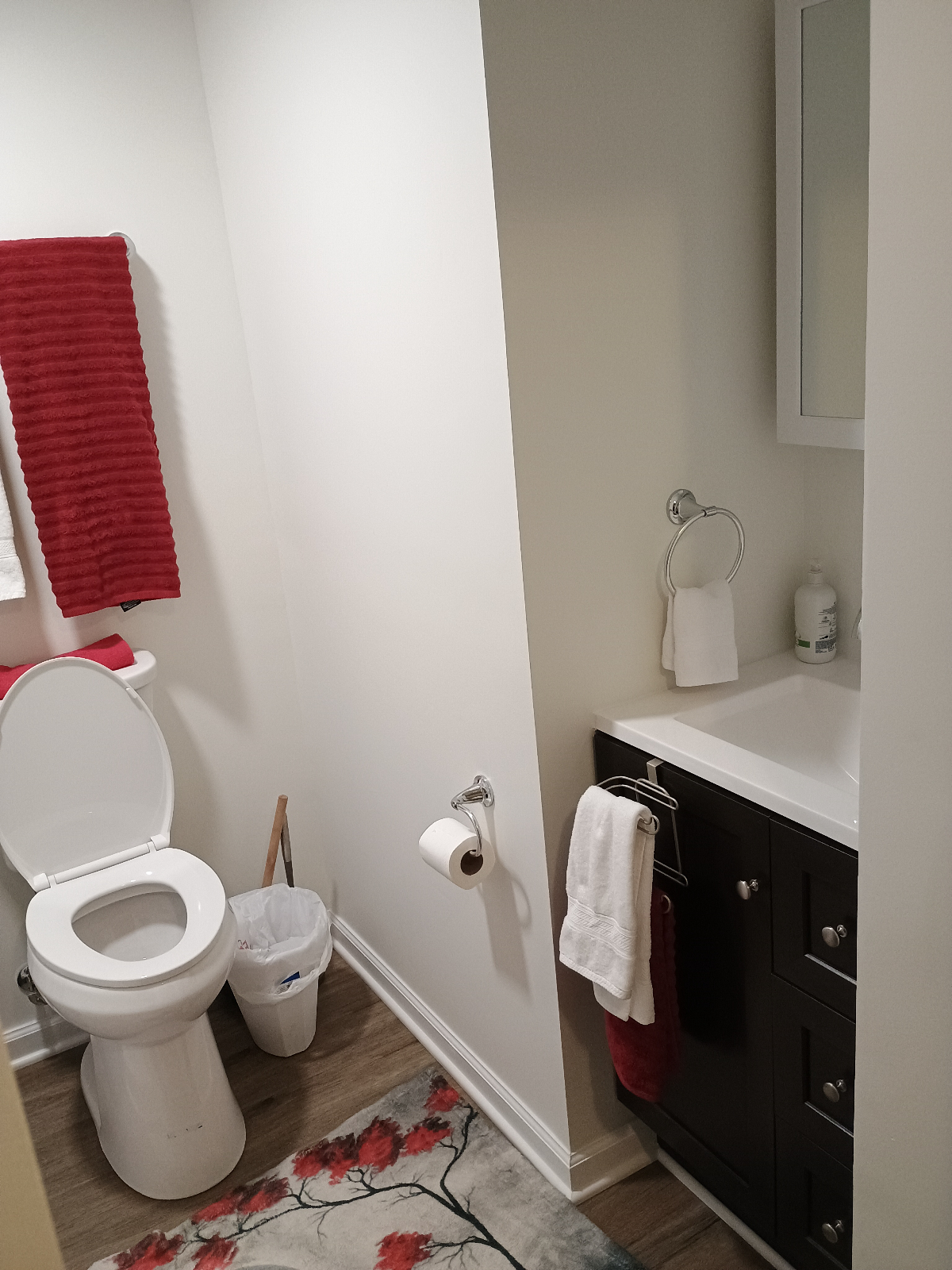 Furnished Studio with Full Kitchen and Private Laundry - Photo 11